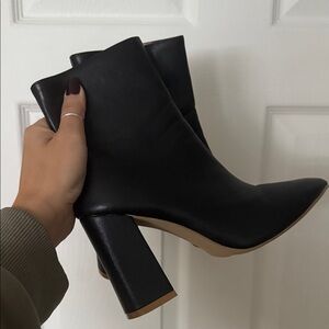 Elegant Black Ankle Boots